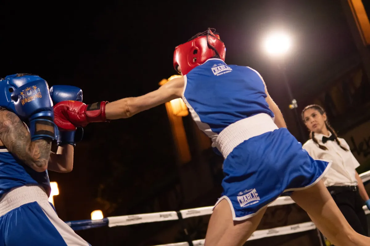 Combate de boxeo de Carla Requena, luchadora de COR Club