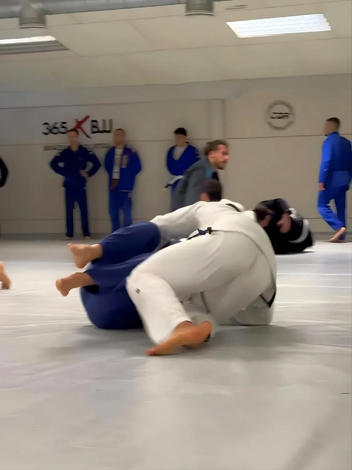 Combate de Jiu Jitsu en el tatami de 365 BJJ