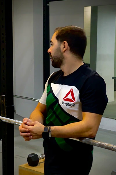 entrenador-observando-rutina-corclub